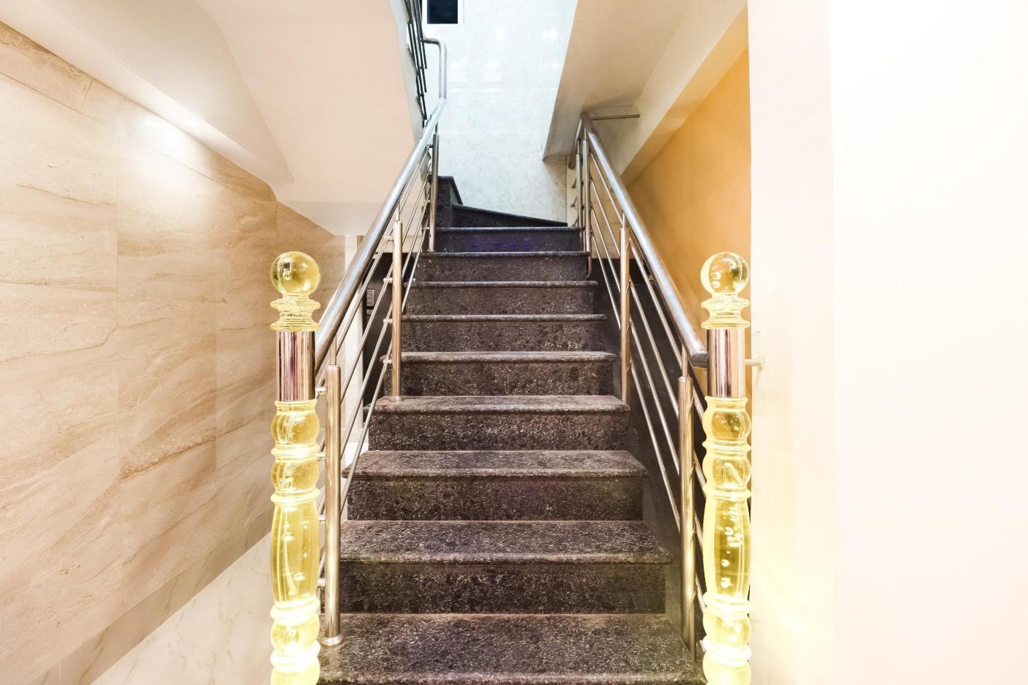 Hotel O Kuber Residency Near Birla Mandir Calcuta Exterior foto